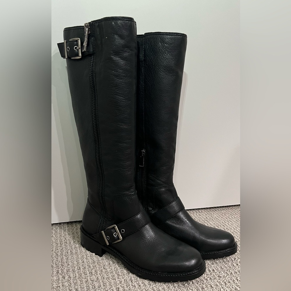 NWB BCBG Tall Side Zip Black leather Boot w/Buckle Hardware Sz 9M Women’s